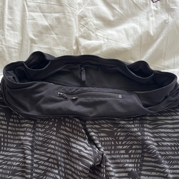 Lululemon Athletica Black Patterned Leggings - Picture 5 of 8